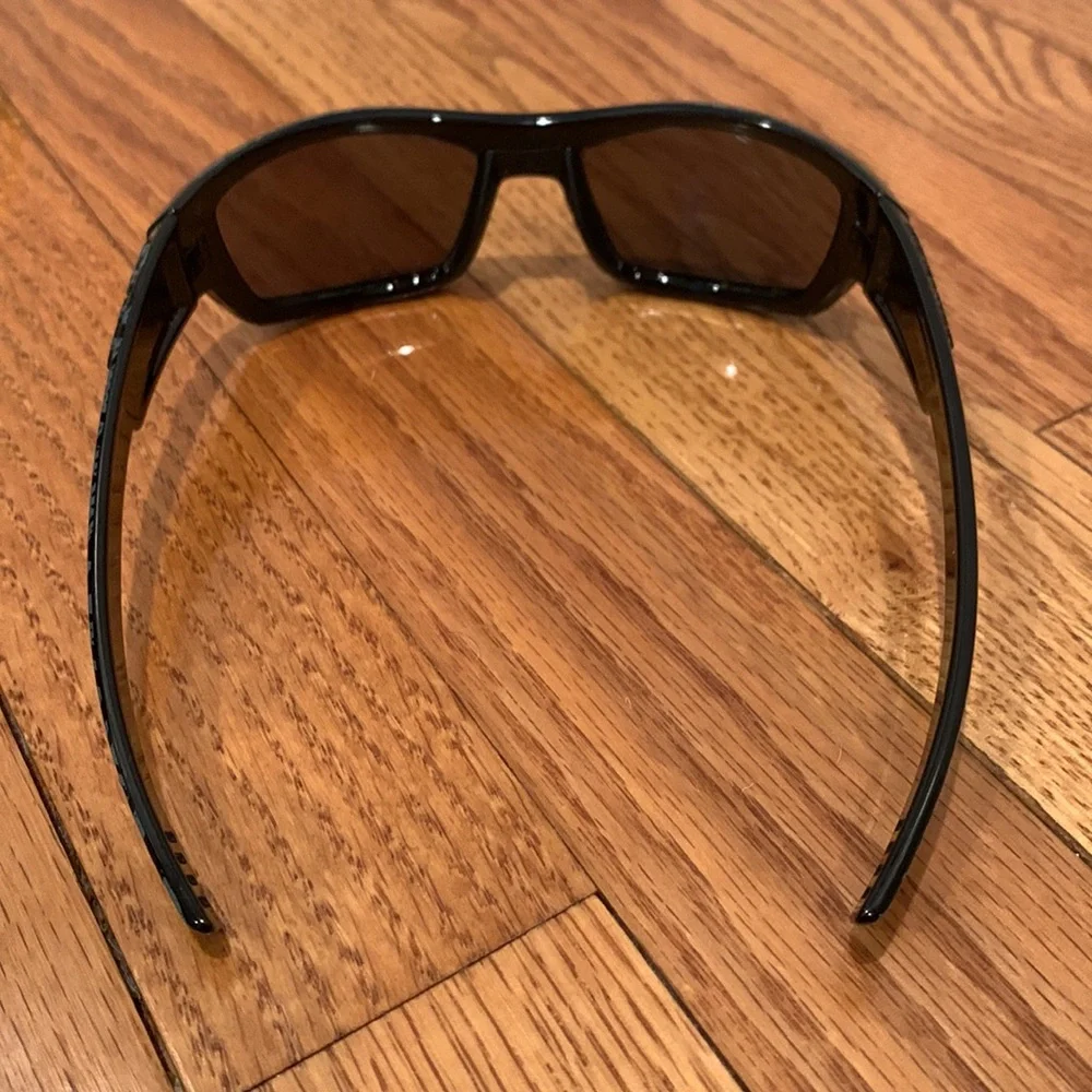 boy’s under armour grey/black sunglasses - Picture 4 of 6